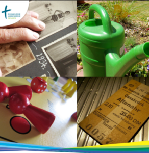 Eine Collage mit: einer Hand, die alte Fotos hält, einer grünen Gießkanne, roten Spielsteinen mit Würfeln und einer gelben Busfahrkarte. In der linken oberen Ecke befindet sich ein Kirchenlogo.